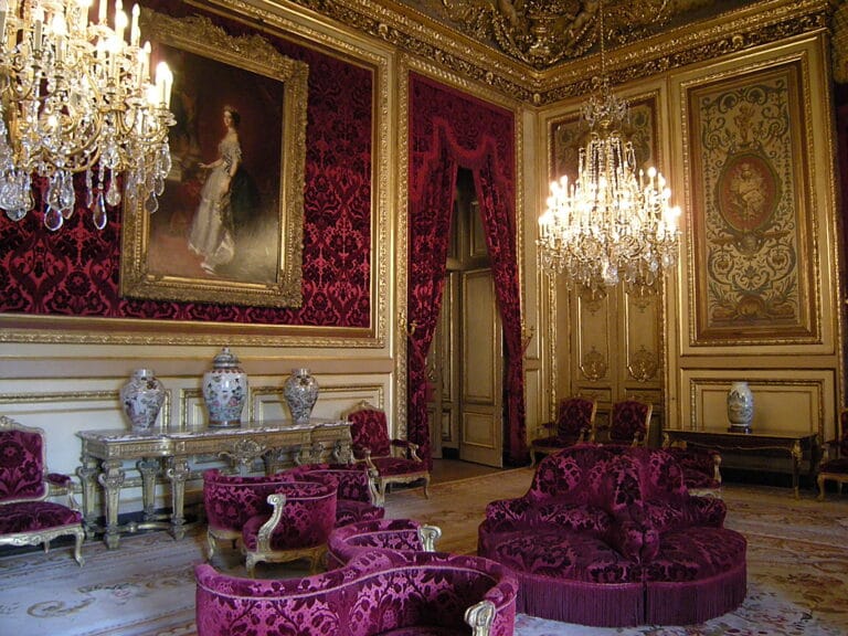 The Louvre Review museum image