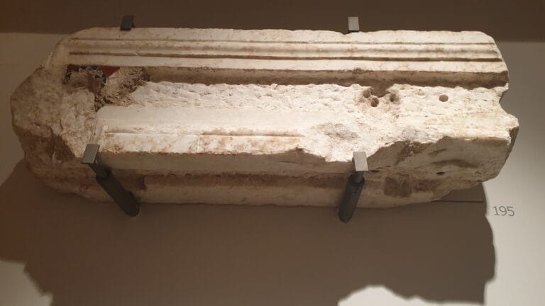 Architrave (Case romane del Celio)