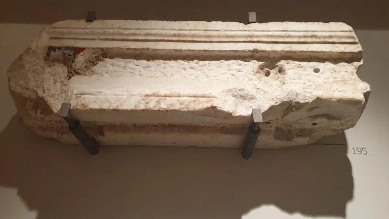 Architrave (Case romane del Celio)