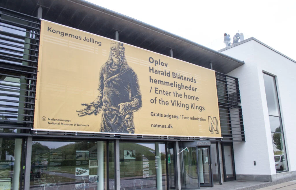 Kongernes Jelling, entrance, July 2015