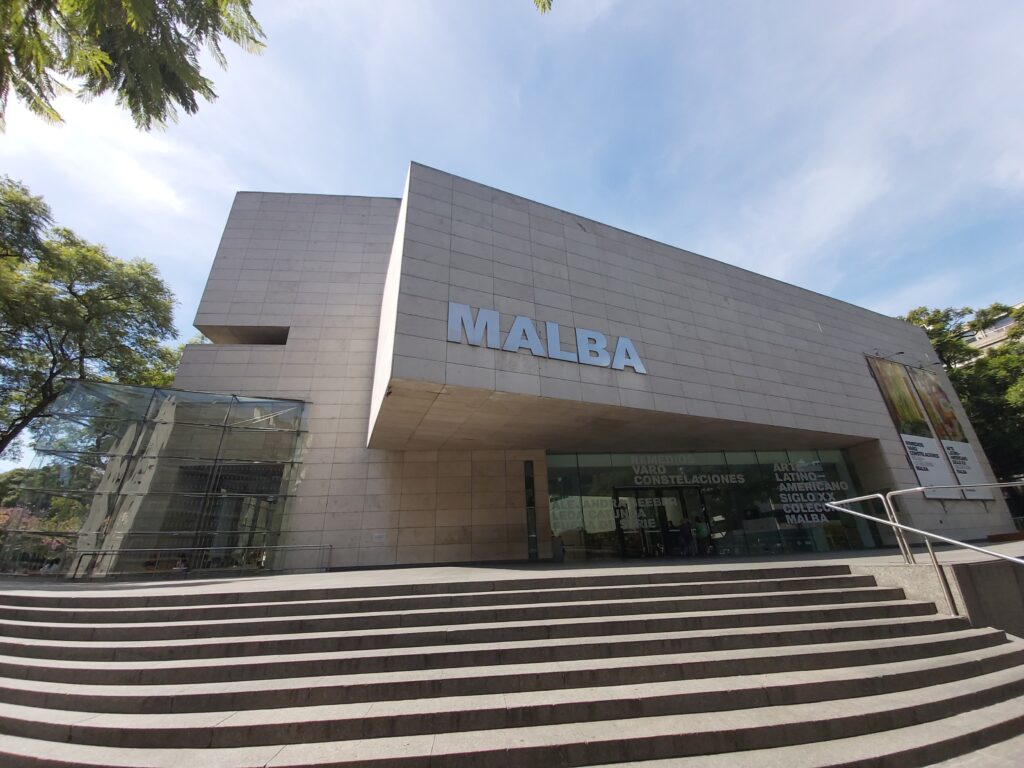 Fachada del Museo de Arte Latinoamericano de Buenos Aires (MALBA)