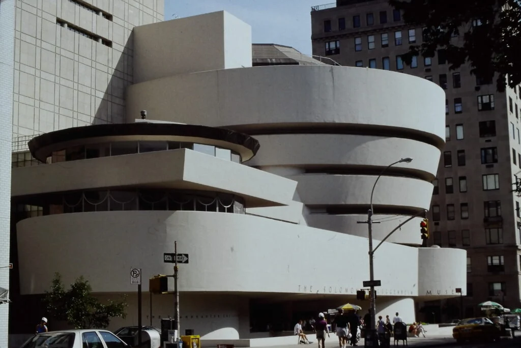 Frank Lloyd Wright - New York, NY - Solomon R. Guggenheim Museum (L)