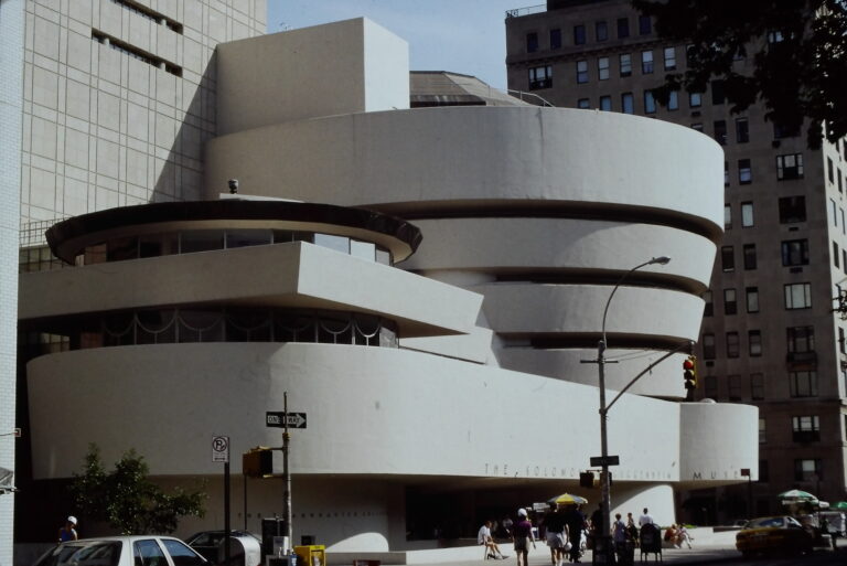 Frank Lloyd Wright - New York, NY - Solomon R. Guggenheim Museum (L)
