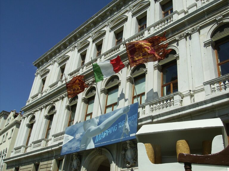 Palazzo grassi facade