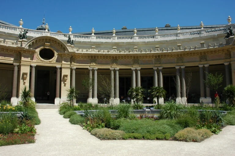 France Paris Petit Palais Jardin interieur 04