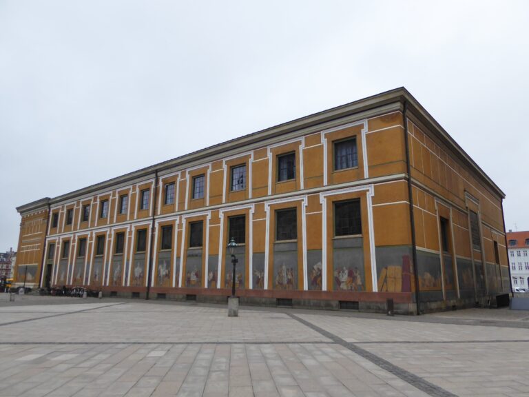 Thorvaldsens Museum back 01