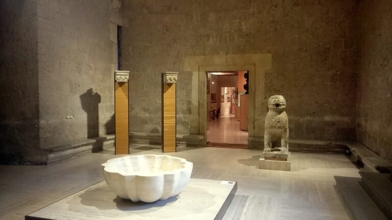 Alhambra Museum (28713885076)
