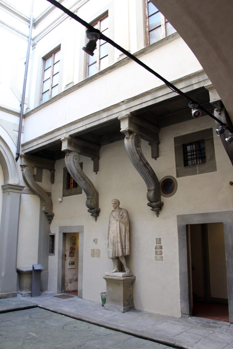Casa buonarroti, cortile 03