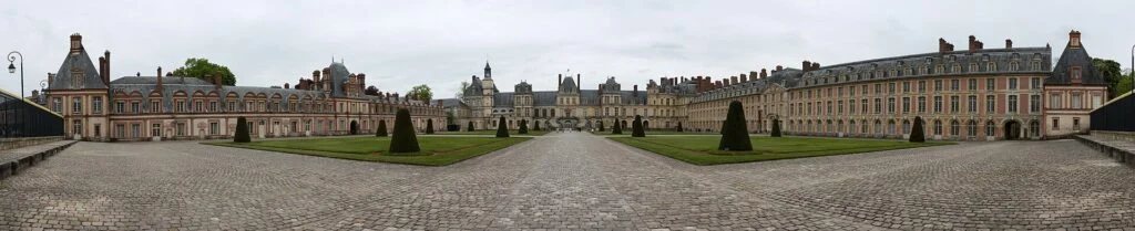 Château de Fontainebleau - pano façade
