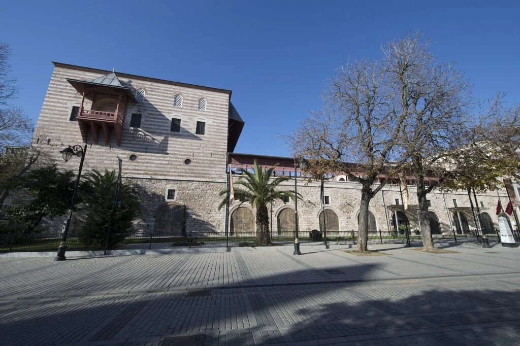 Istanbul Turkish and Islamic Museum Building from square in front in 2016 12 1433