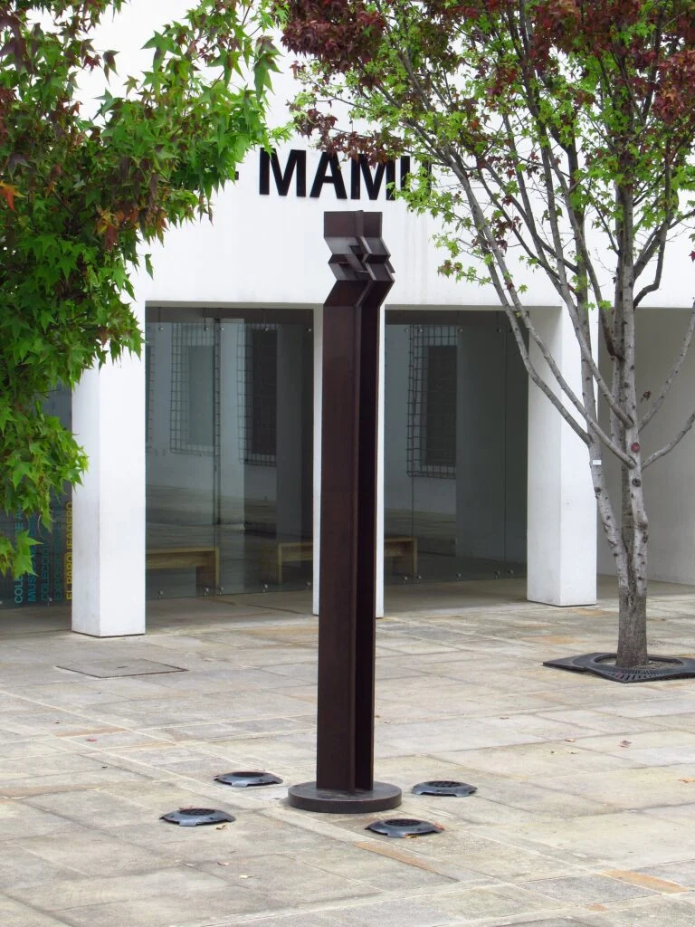 2019 Bogotá - Alfiler tairona - Escultura en hierro de Eduardo Ramírez Villamizar (Museo de Arte Miguel Urrutia)